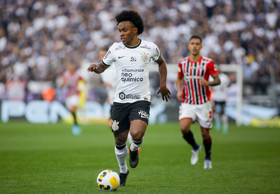Willian atuando pelo Corinthians diante do São Paulo