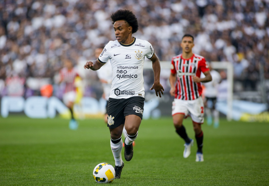 Willian atuando pelo Corinthians diante do So Paulo