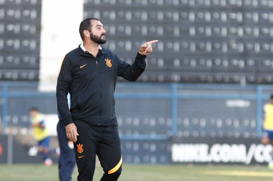 Tcnico Danilo comanda a equipe Sub-20 do Corinthians