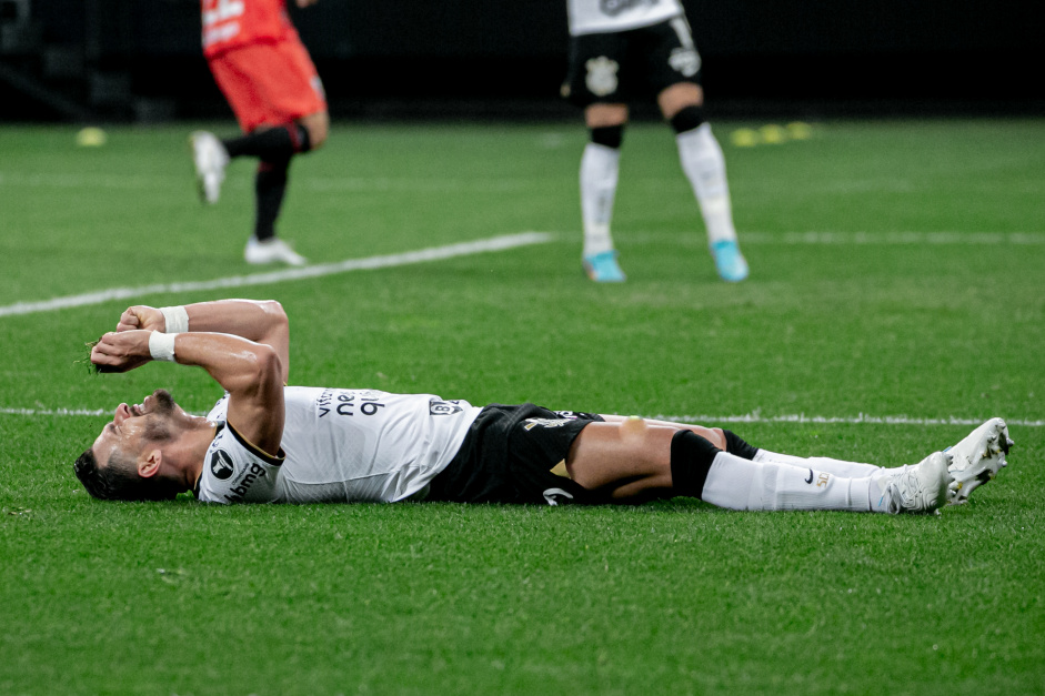 Giuliano no duelo entre Corinthians e Always Ready, no qual o clube ficou no empate contra os bolivianos