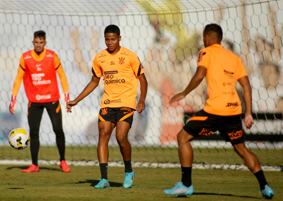 Corinthians treinou no CT Joaquim Grava