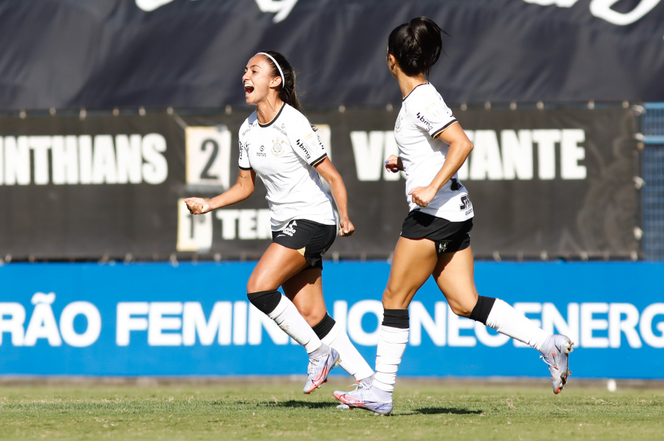 Diany vibra com gol marcado na vitria contra o Ava/Kindermann