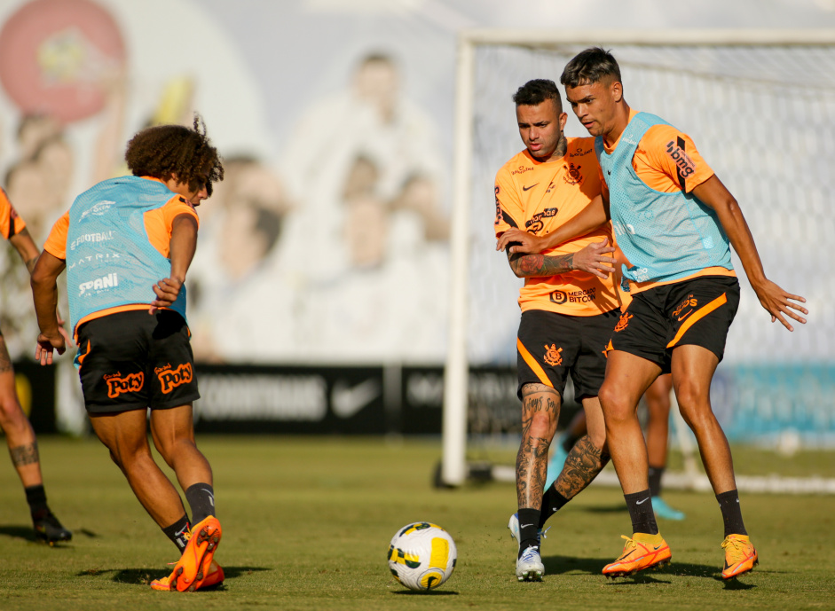 Luan e Guilherme Biro durante treino do Corinthians