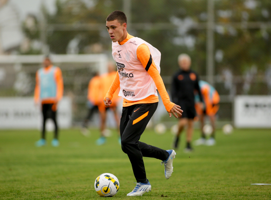 Breno Bidon  figura carimbada nos treinos do Corinthians