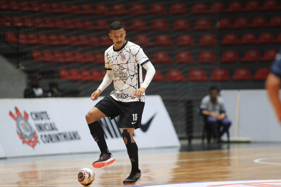 Piv Kau anunciou sua sada do Corinthians