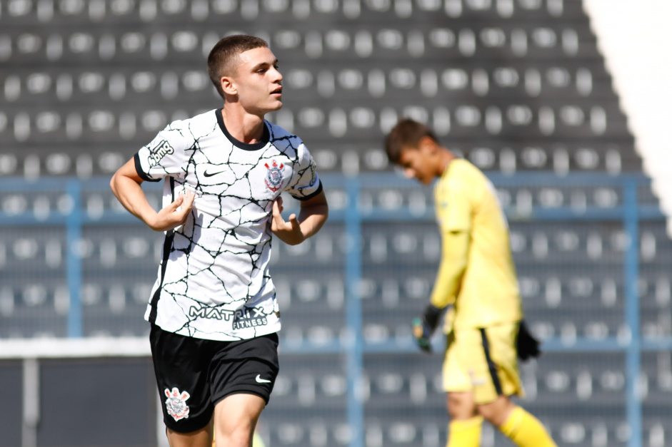 Breno Bidon comemora gol contra o Metropolitano pelo Paulista Sub-17