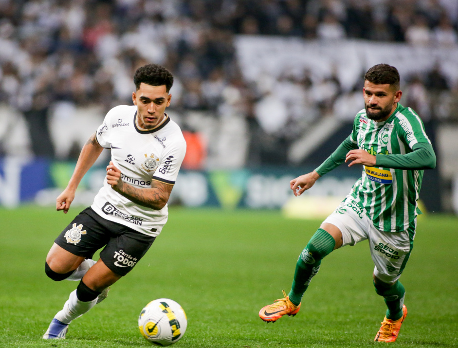 Du Queiroz deu assistncia para o segundo gol do Corinthians na vitria contra o Juventude
