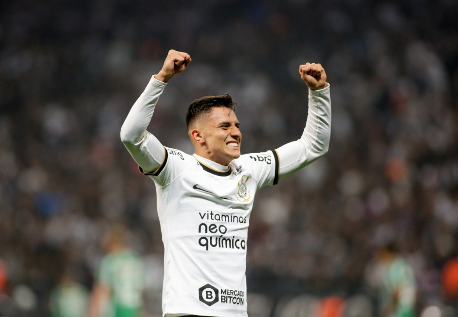 Mantuan comemorando seu gol marcada na partida entre Corinthians e Juventude