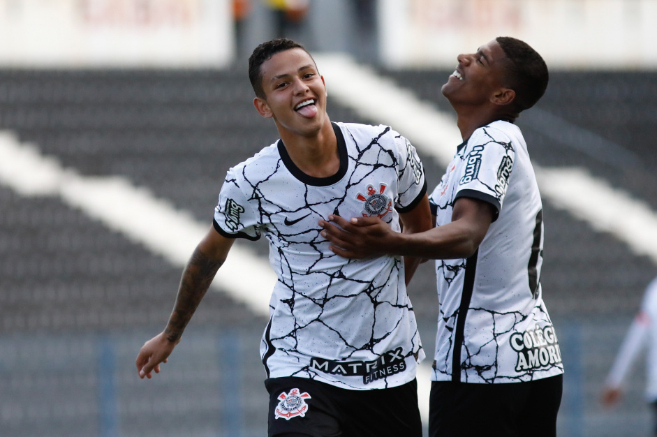 Corinthians enfrenta o Internacional pelo Brasileiro Sub-20