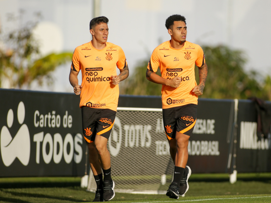 Gustavo Mantuan e Du Queiroz estão na equipe titular testada pelo técnico Vítor Pereira nesta segunda-feira