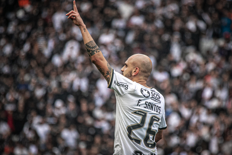 Fbio Santos marcou, de pnalti, o gol da vitria do Corinthians contra o Gois