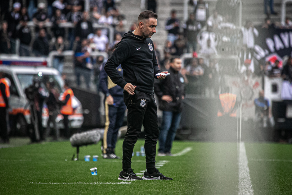 Vtor Pereira comandou o Corinthians durante a partida contra o Gois