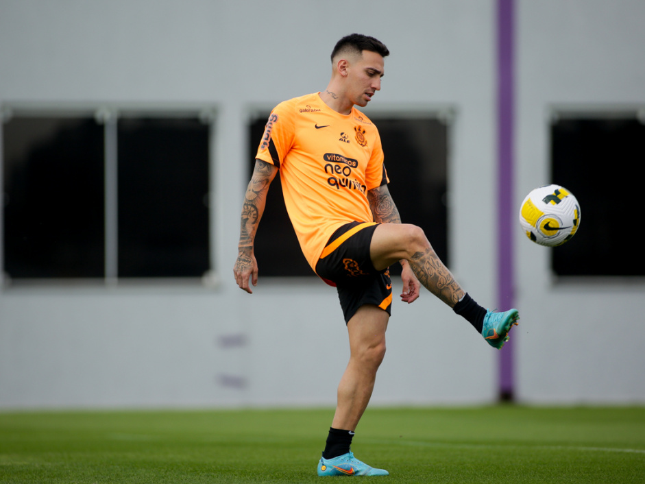 Gustavo Silva em ltimo treino do Corinthians antes de encarar o Santos