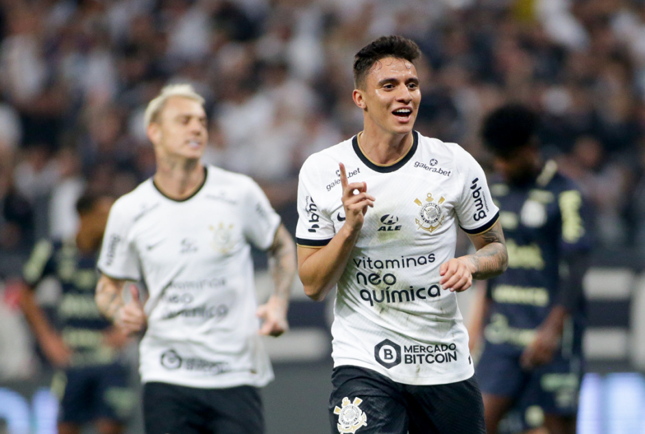 Gustavo Mantuan tem seis gols em 40 jogos pelo profissional do Corinthians