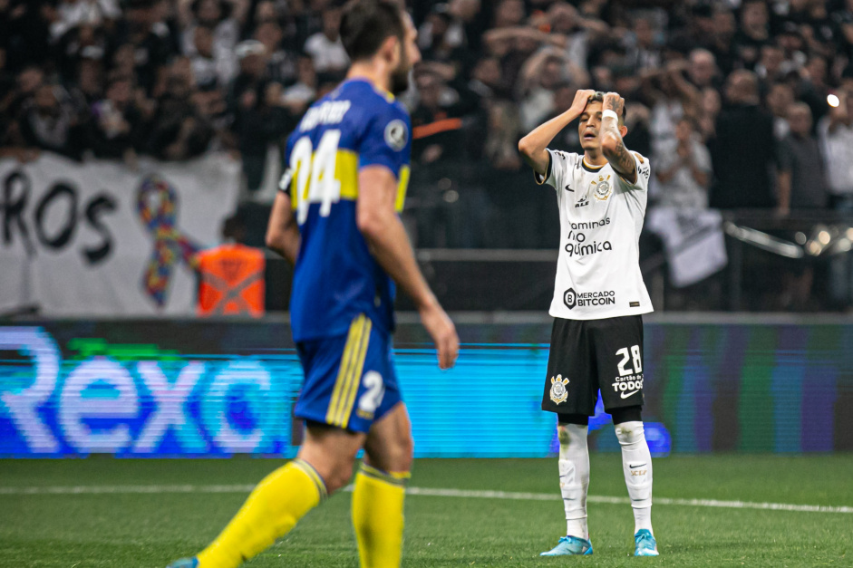 Adson durante jogo do Corinthians contra o Boca Juniors pela Libertadores