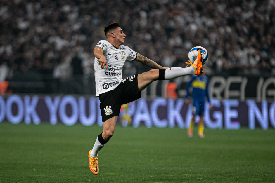Gustavo Mantuan em partida do Corinthians frente ao Boca Juniors pela Libertadores