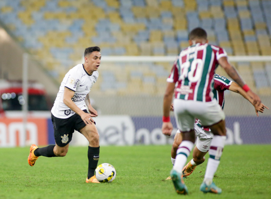 Mantuan em atividade contra o Fluminense no Brasileiro