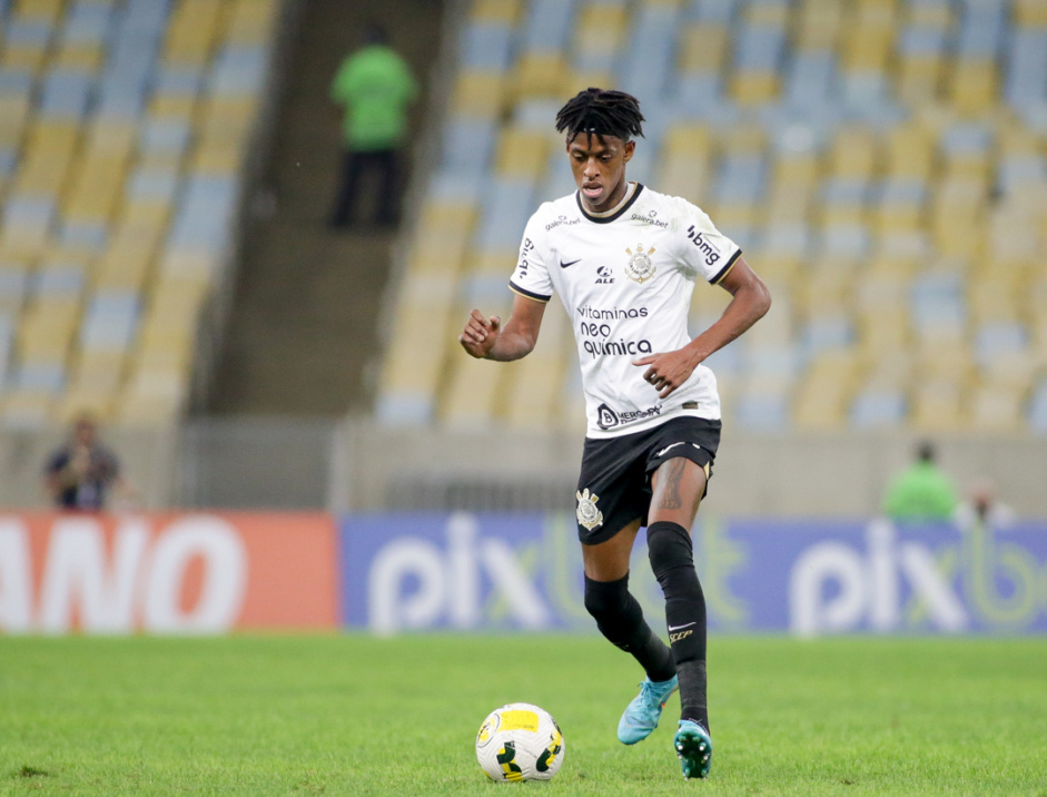 Robson Bambu durante jogo contra o Fluminense