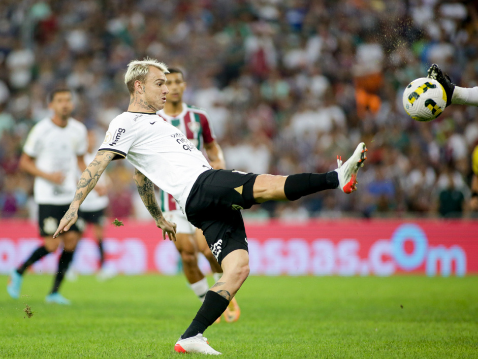 Rger Guedes foi acionado no segundo tempo contra o Fluminense