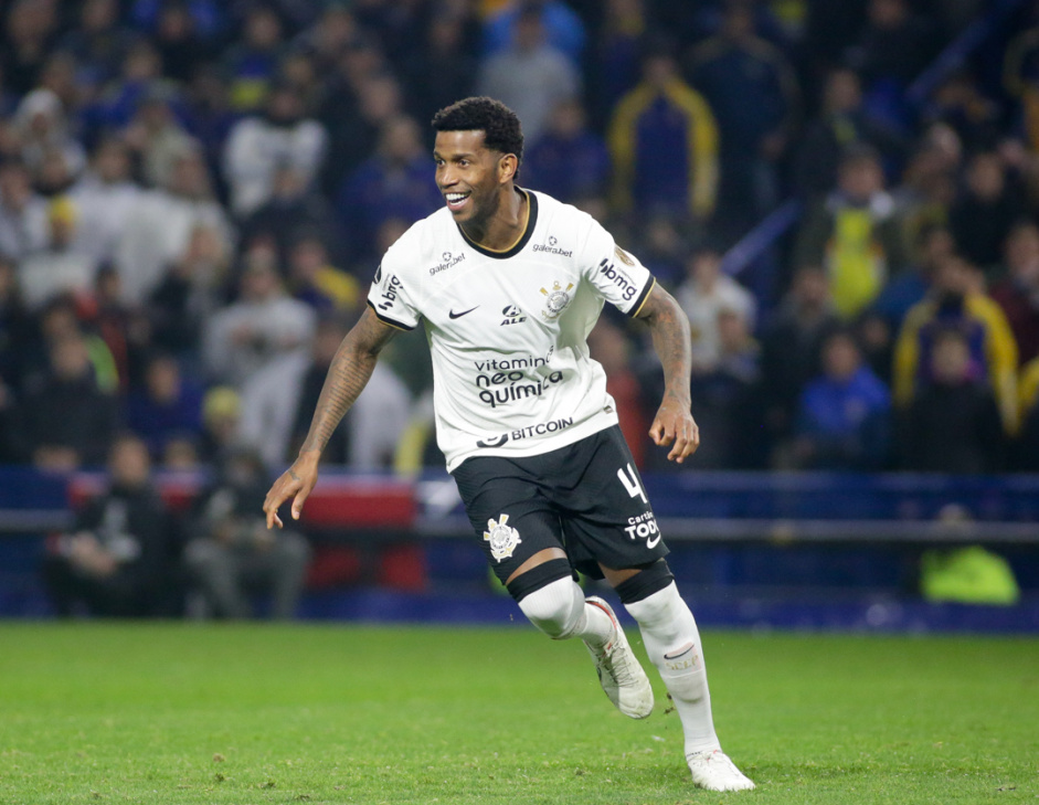 Gil cobrou o ltimo pnalti e sacramentou a classificao do Corinthians diante do Boca Juniors