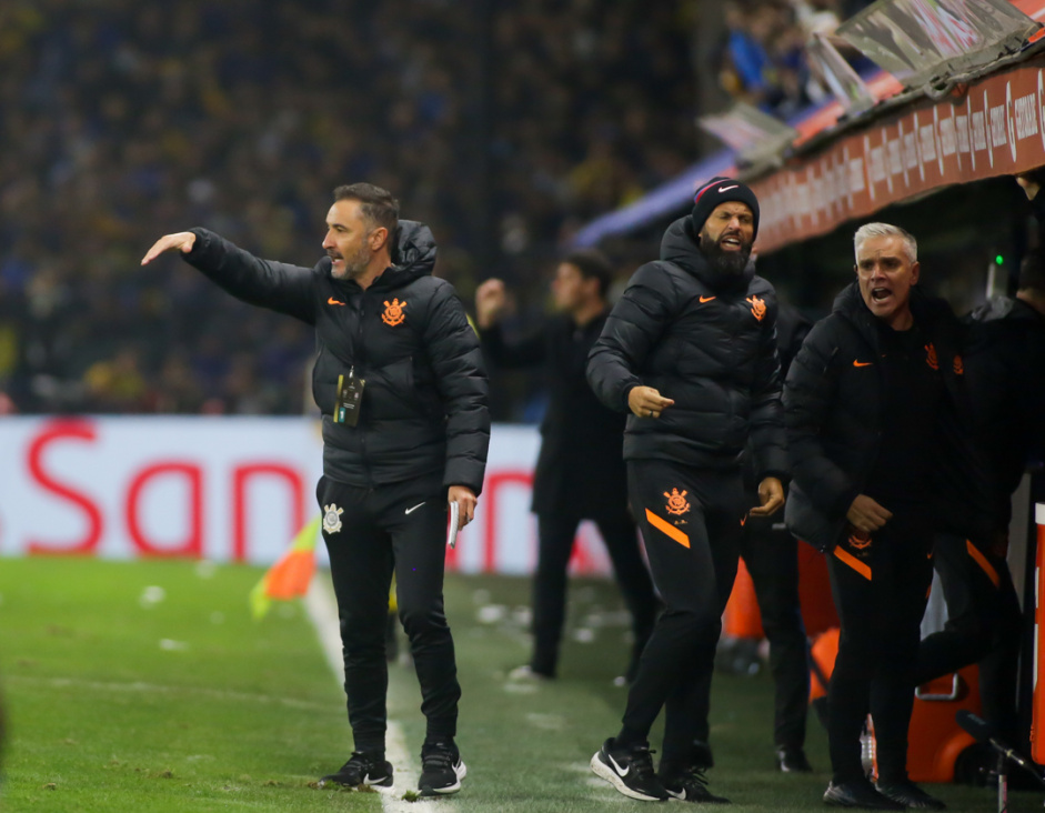 Vtor Pereira no comando da equipe durante a classificao do Corinthians