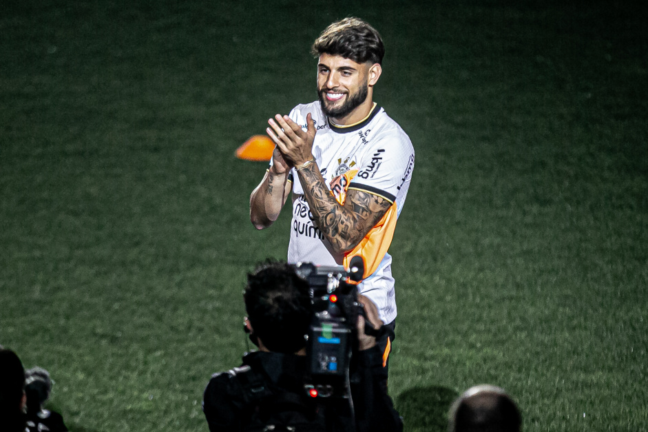 Yuri Alberto foi ovacionado pela torcida do Corinthians