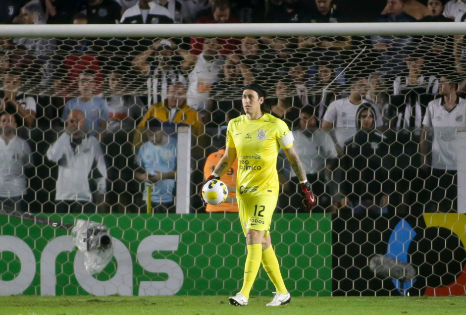 Cssio em ao durante a partida contra o Santos