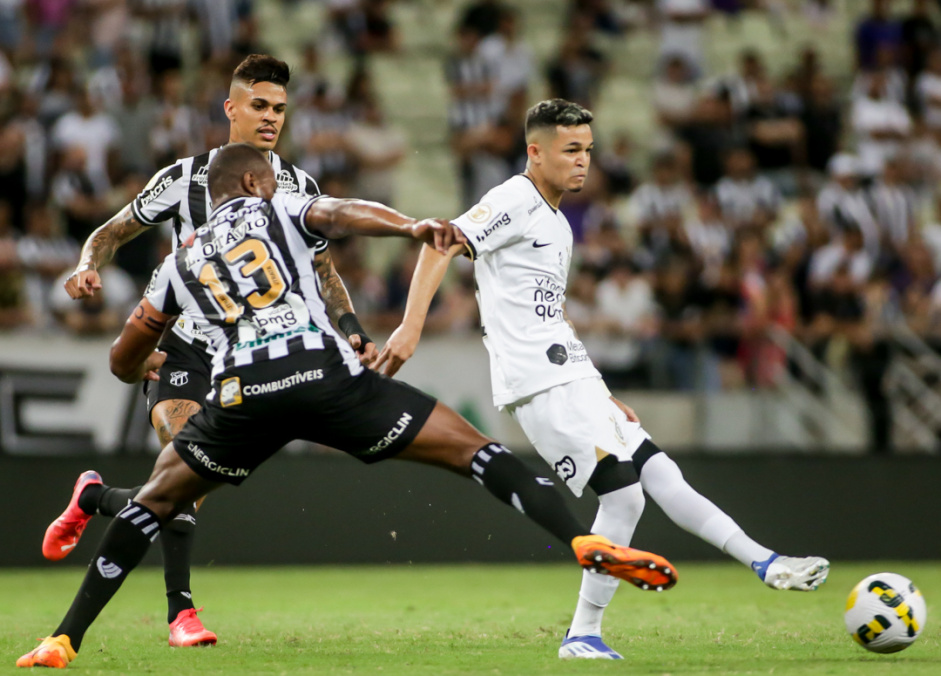 Corinthians perdeu posio no Brasileiro com a derrota para o Cear