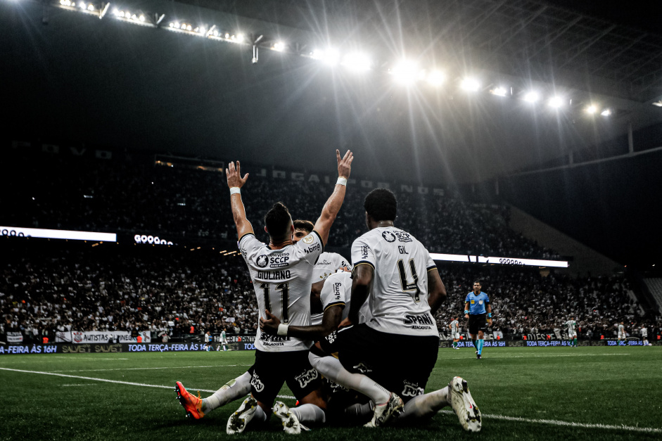 Elenco do Corinthians em comemorao de gol contra o Coritiba
