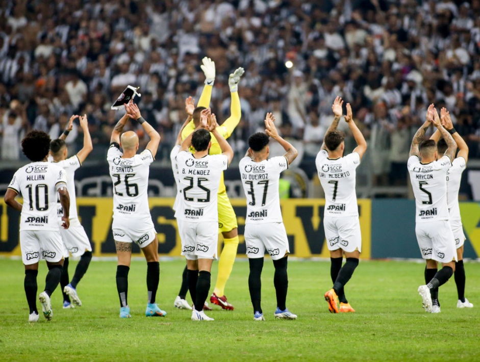 Equipe do Corinthians agradece a presena da Fiel contra o Atltico-MG