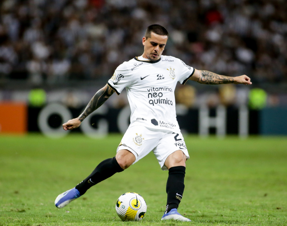 Fagner deu seu 57 passe para gol com a camisa do Corinthians no ltimo domingo