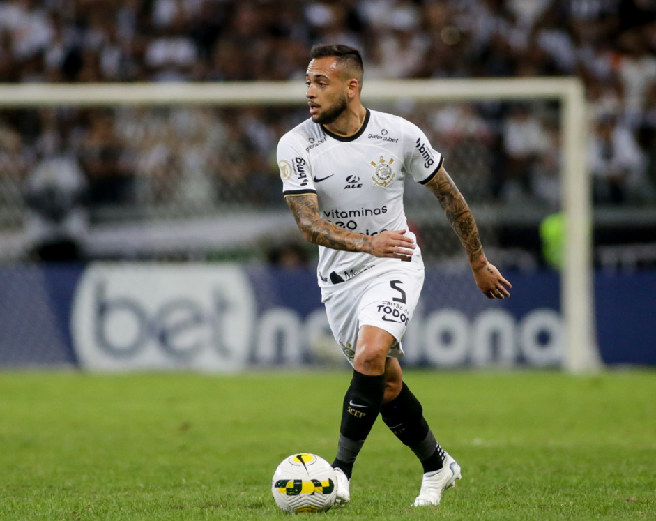 Maycon no  presena certa entre os titulares do Corinthians na final da Copa do Brasil