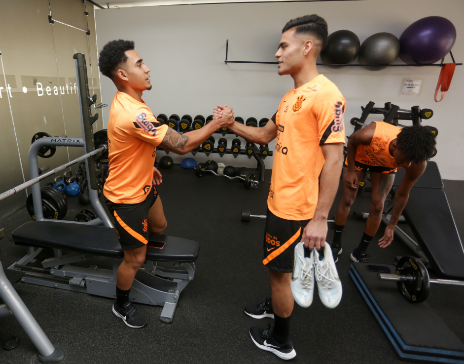 [COMENTE] Fausto Vera ou Du Queiroz? Quem deveria jogar o clássico?