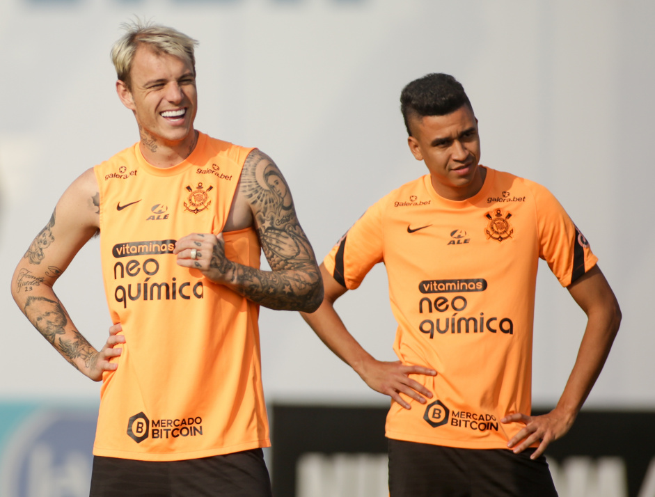 Rger Guedes e Cantillo em treino do Corinthians