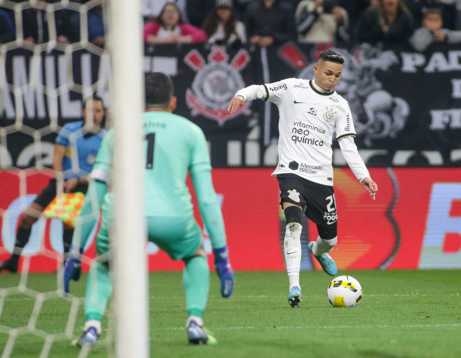 Corinthians com Adson venceu o Botafogo
