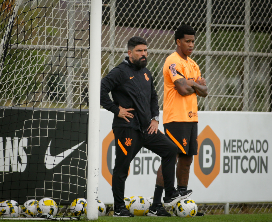Gil e Bruno Mazziotti durante treino do Corinthians