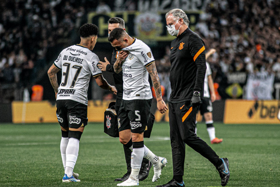 Maycon e Du Queiroz em derrota do Corinthians para o Flamengo