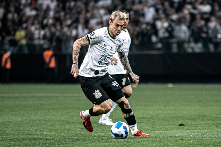 Rger Guedes durante derrota do Corinthians para o Flamengo - mais uma vez, camisa 9 foi reserva