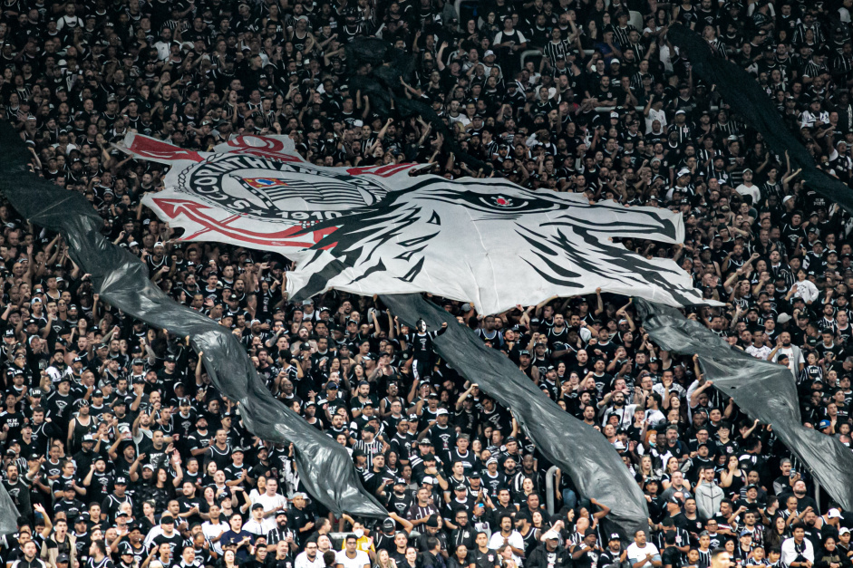 Corinthians tem mais torcedores que Palmeiras e SPFC somados, diz pesquisa