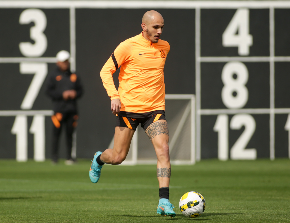 Fábio Santos durante treinamento realizado pelo Corinthians no CT Fábio Santos durante treinamento realizado pelo Corinthians no CT