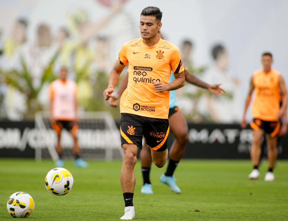 Fausto Vera em treino no CT Joaquim Grava Fausto Vera em treino no CT Joaquim Grava