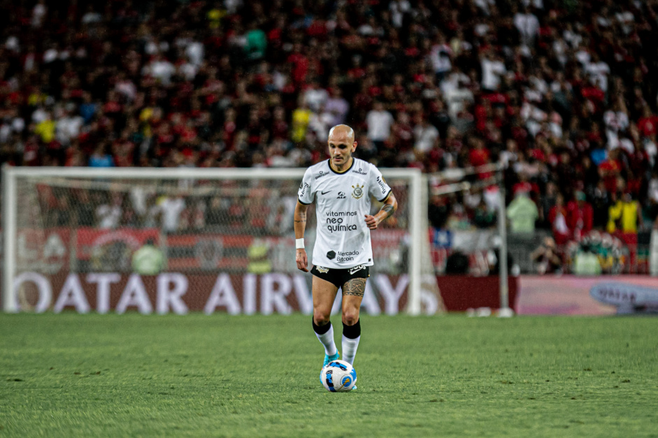 Fbio Santos foi titular do Corinthians diante do Flamengo