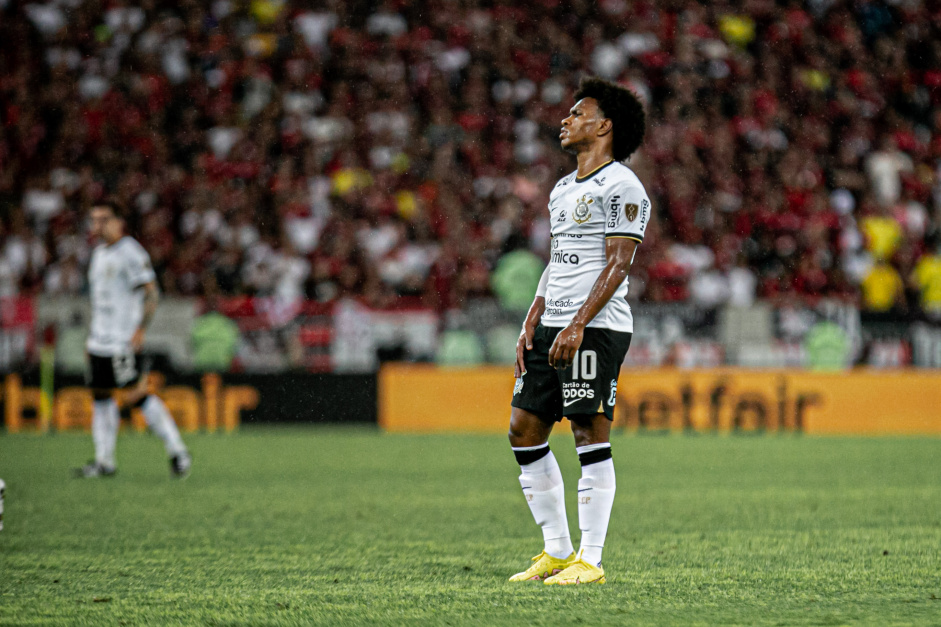Willian foi titular do Corinthians contra o Flamengo