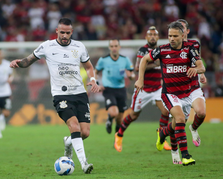Renato Augusto em campo contra o Flamengo