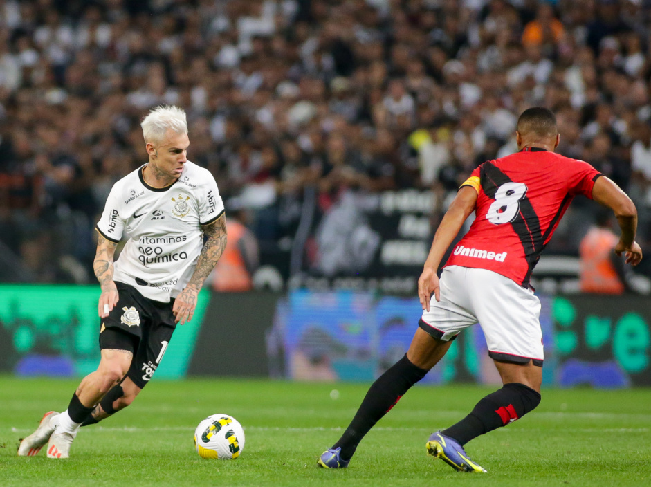 Rger Guedes em ao contra o Atltico-GO, jogo em que voltou a dar uma assistncia pelo Corinthians