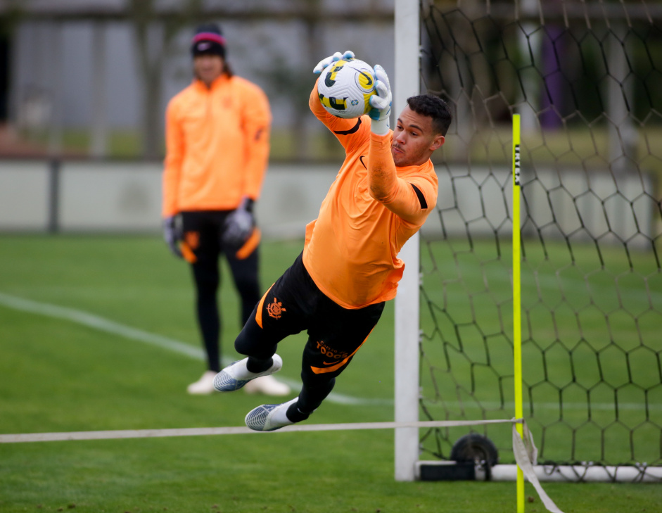 Alan Gobetti em treino do Corinthians de olho no Fortaleza