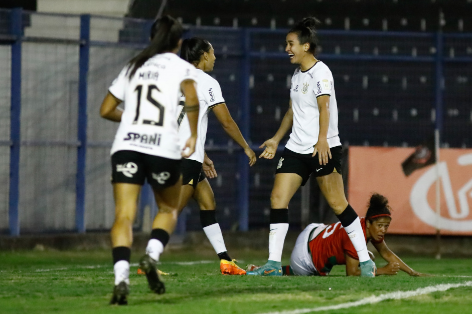 Andressa marcou o segundo gol do Corinthians na vitria contra a Portuguesa