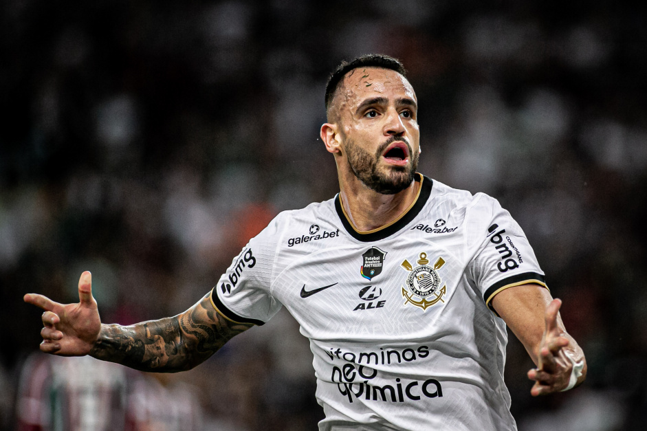 Renato Augusto balanou a rede no Maracan