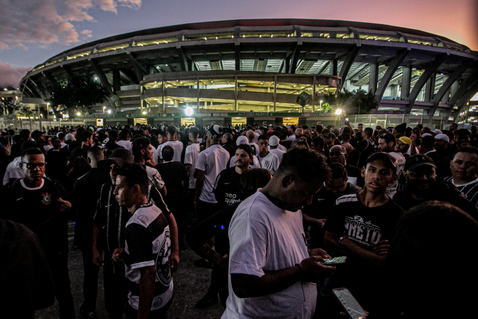 Torcida do Corinthians em peso no Maracan para Corinthians e Fluminense