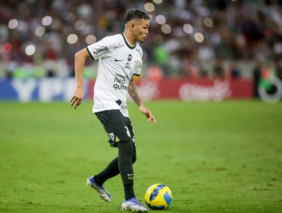 Adson em jogo do Corinthians contra o Fluminense no Maracan